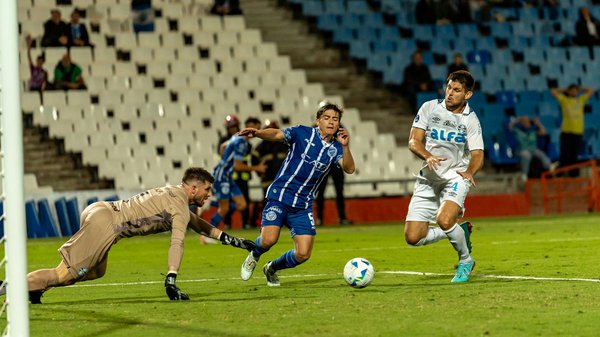 Revamp Your Studio Apartment: Create a Cozy Hammock Bookshelf for Compact Living Spaces